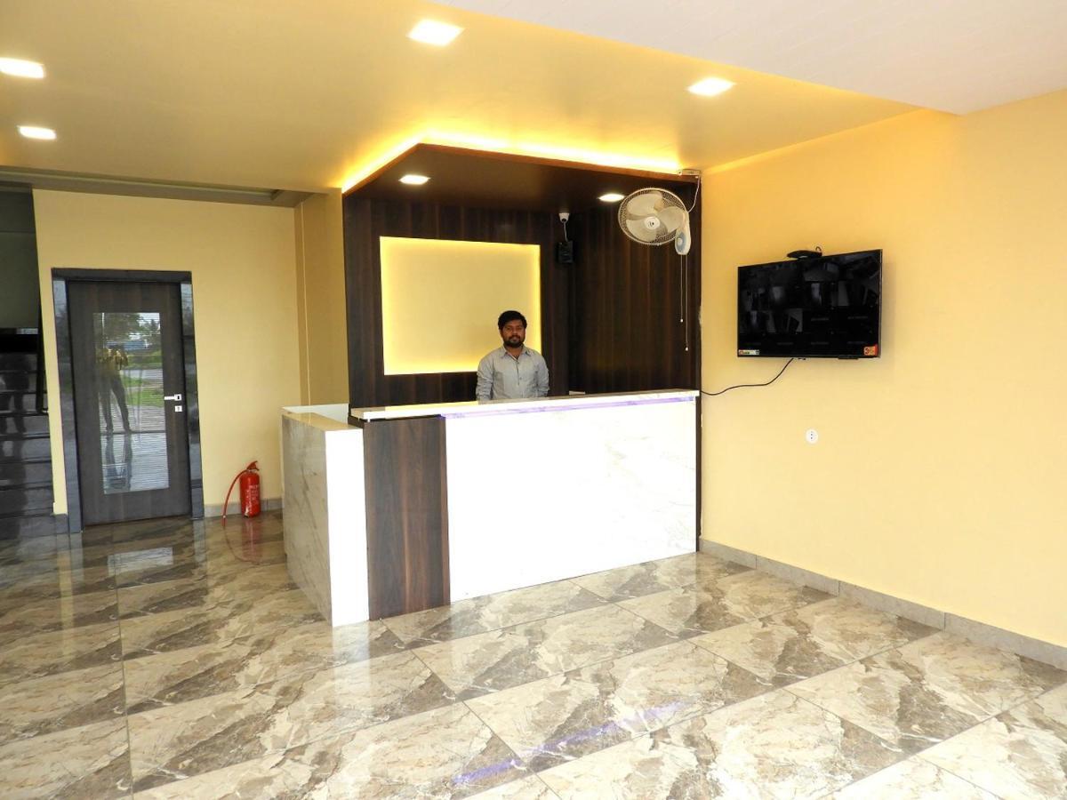 Hotel Somnath Daksh Somnāth Екстериор снимка